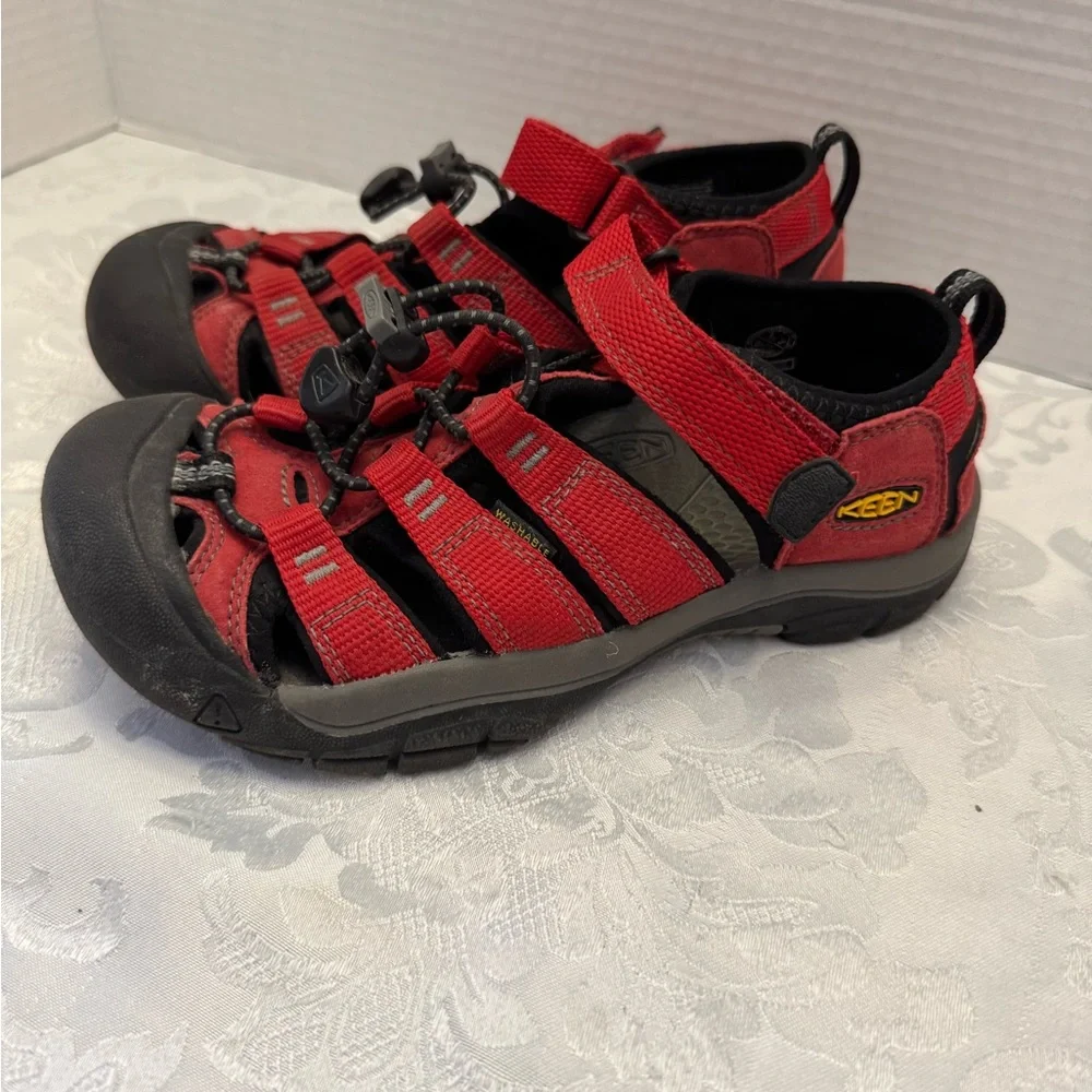 Keen Newport H2 Kids Size 2‎ Waterproof Sandal Hiking Shoe Red Black Coastal